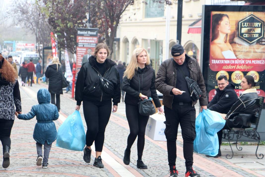 Edirne esnafı Bulgar müşterilerinde memnun: Gördükleri her şeyi satın alıyorlar 19